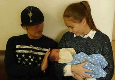 �ܽ���Ů��